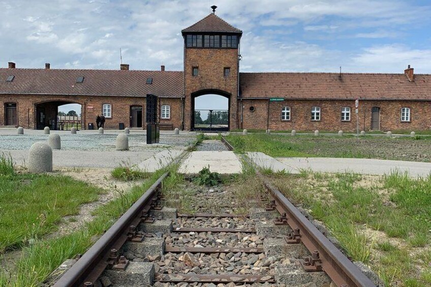 1 Day Trip Auschwitz-Birkenau Memorial and Museum Guided Tour from Krakow