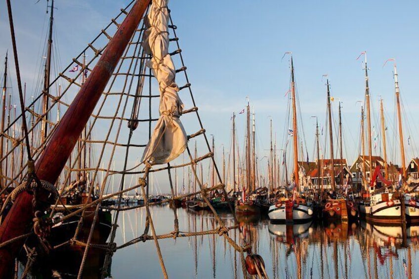 Volendam, Edam and Zaanse Schans Windmills Guided Day Tour from Amsterdam