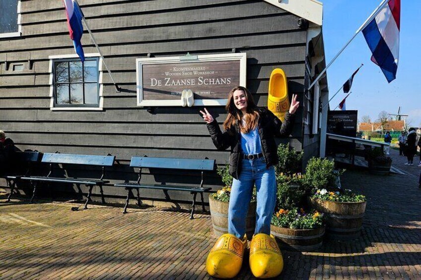 Volendam, Edam and Zaanse Schans Windmills Live Guided Day Tour from Amsterdam