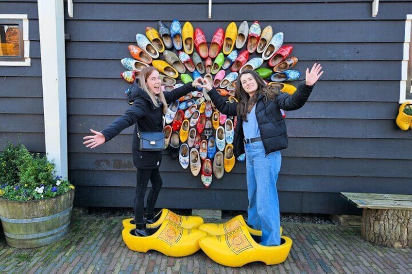 Volendam, Edam and Zaanse Schans Windmills Live Guided Day Tour from Amsterdam