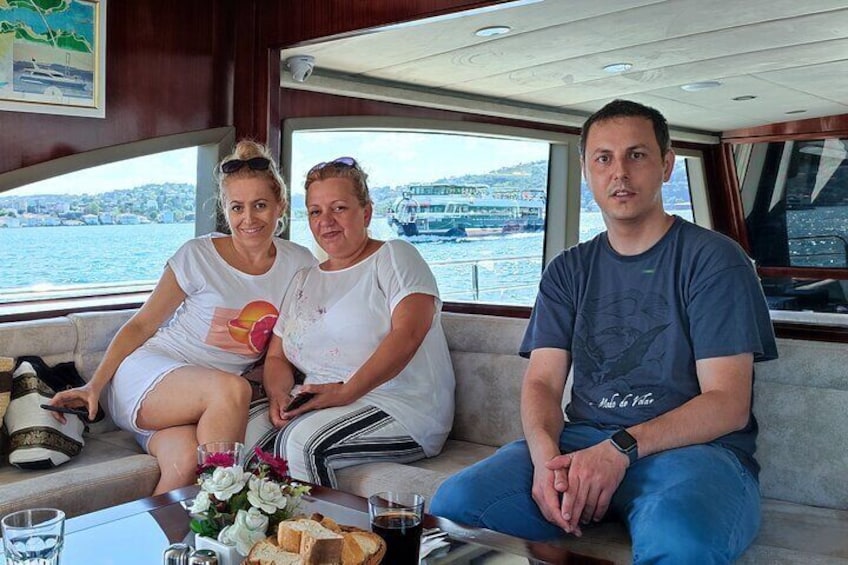 Bosphorus and Black Sea Cruise with Lunch 