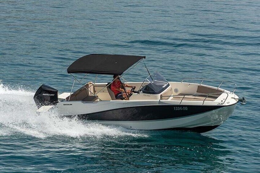Speed boat for the Comfort option.