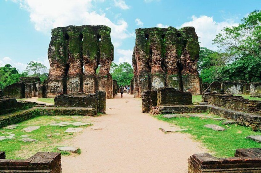 Full Day Tour To Sigiriya Rock Fortress And Ancient City Of Polonnaruwa