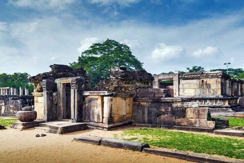 Private Day Trip To Anuradhapura Ancient City