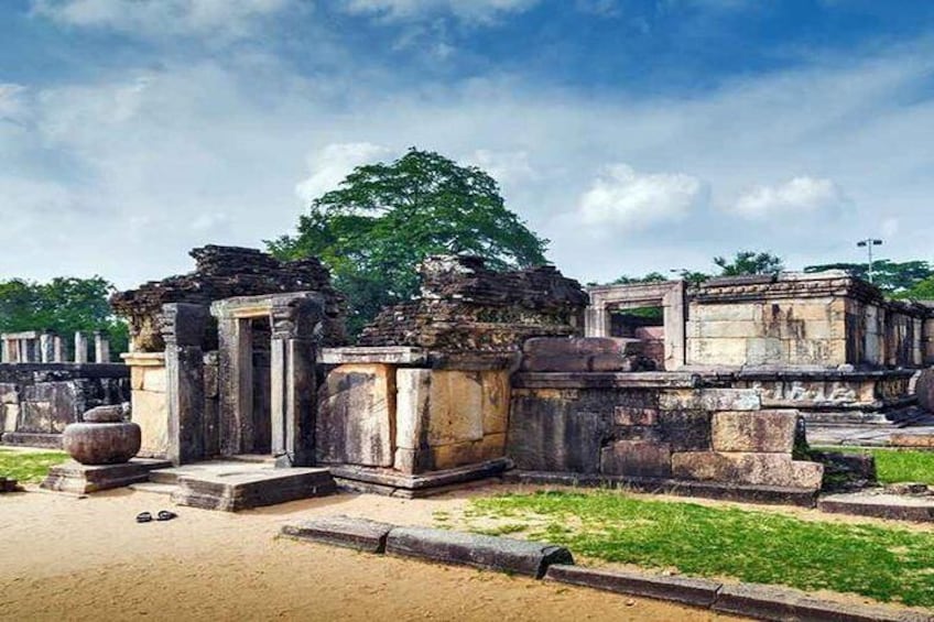 Private Day Trip To Anuradhapura Ancient City