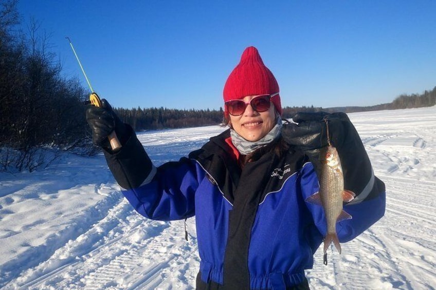 Ice fishing at Pyhätunturi
