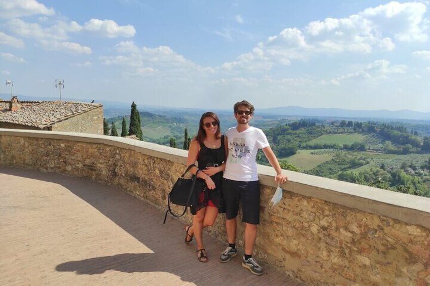 San Gimignano and Vernaccia Wine Tour with Lunch at Farm