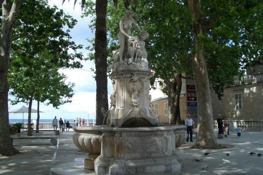 MEETING POINT LOCATION