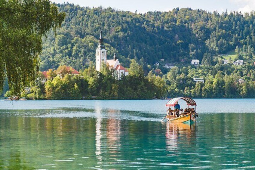 Bled Lake with island and castle - small group - day trip from Ljubljana
