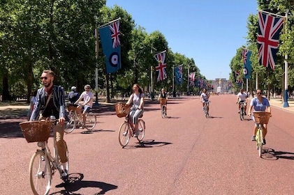 Recorrido en una bicicleta británica por los monumentos de Londres y visita...