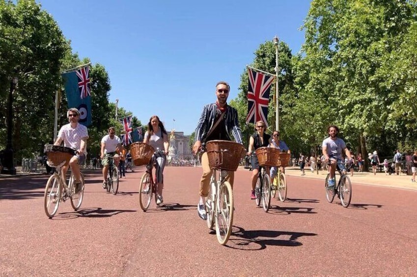 See the best of London by bike