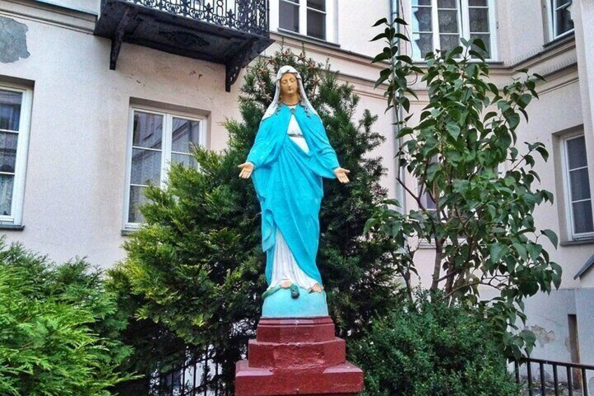 Courtyard shrine