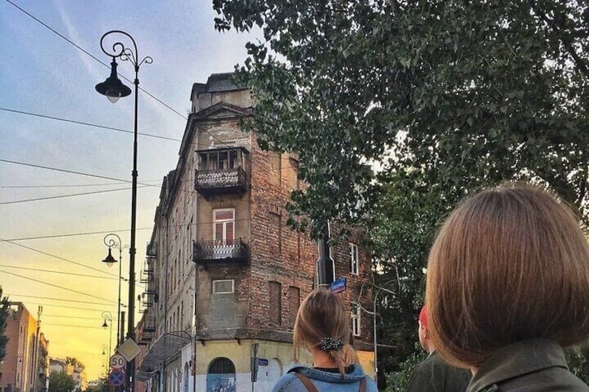 Praga is full of tenements from the turn of the 19th and 20th centuries. This is what makes this neighborhood so special.
