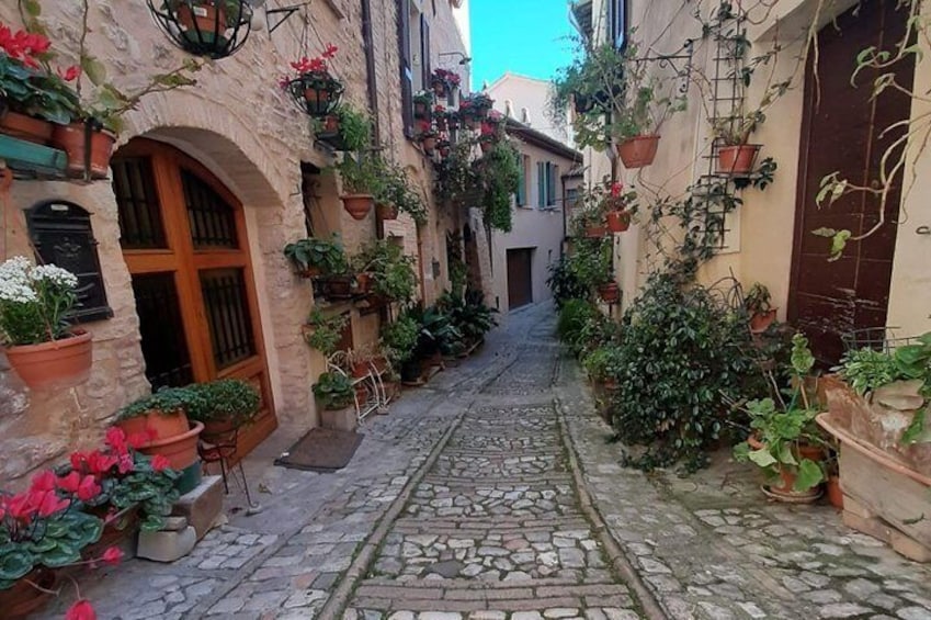 Spello Private Walking Tour with an Official Guide