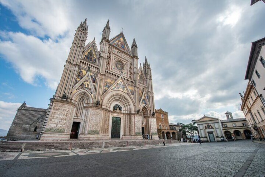 Orvieto Walking Tour including Duomo tickets