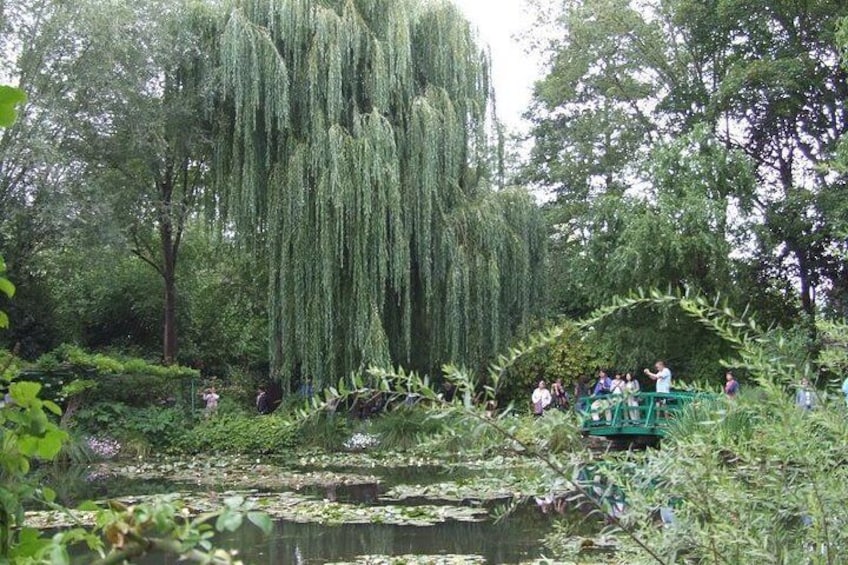 Giverny Monet's House & Gardens Skip-the-Line Ticket & Transfer from Paris