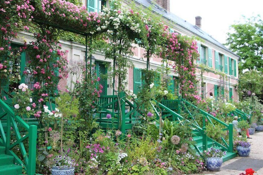Giverny Monet's House & Gardens Skip-the-Line Ticket & Transfer from Paris