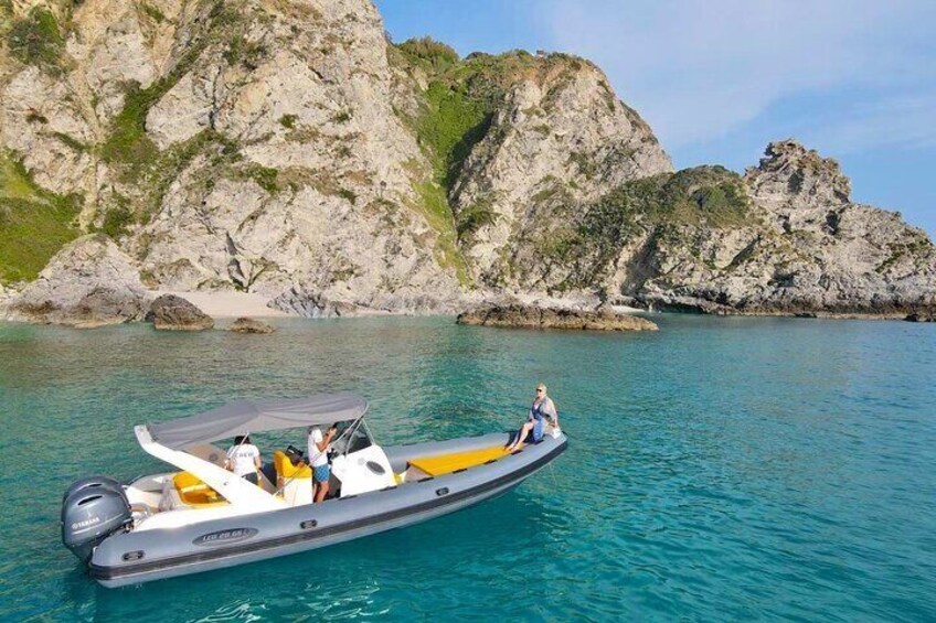 EXCITING PRIVATE BOAT TOUR, up to 8 people, from Tropea to Capo Vaticano