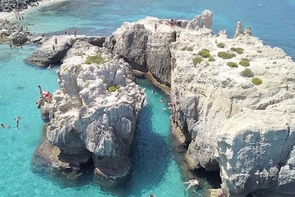 Exclusive boat tour for up to 9 people, beautiful Tropea