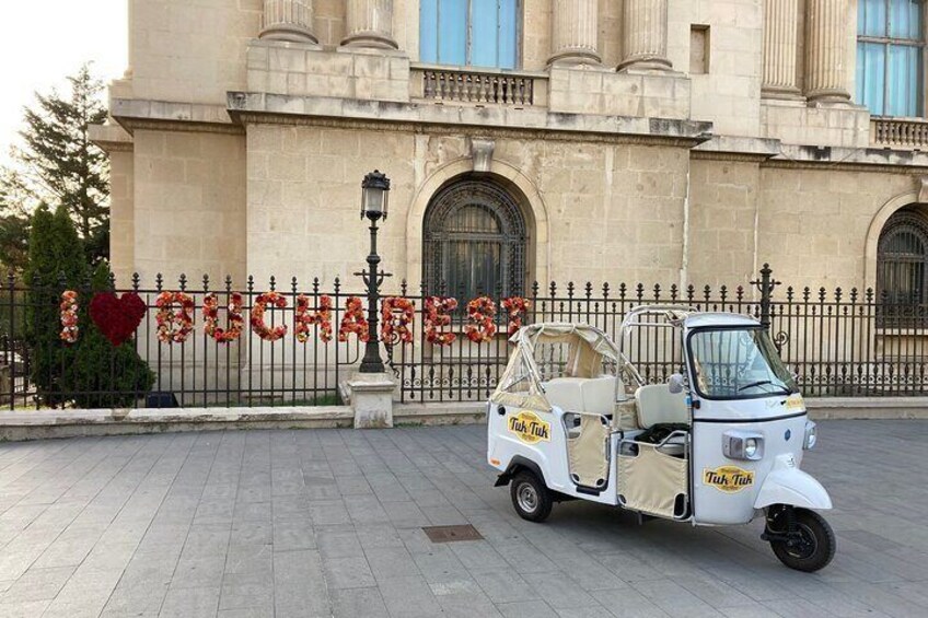 tuk tuk loves Bucharest