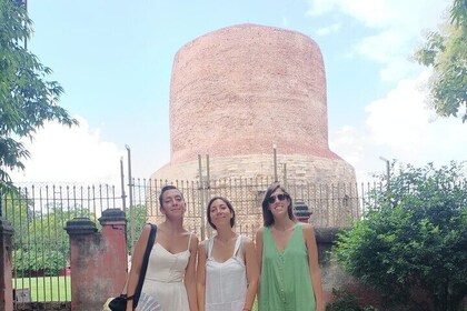 Tour guiado de medio día en automóvil por Sarnath desde Varanasi con un loc...