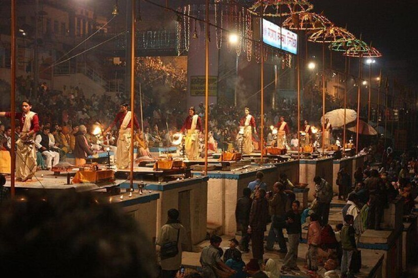 Sunset in Varanasi Tour with a local with free Ganga Aarti and Boat Ride