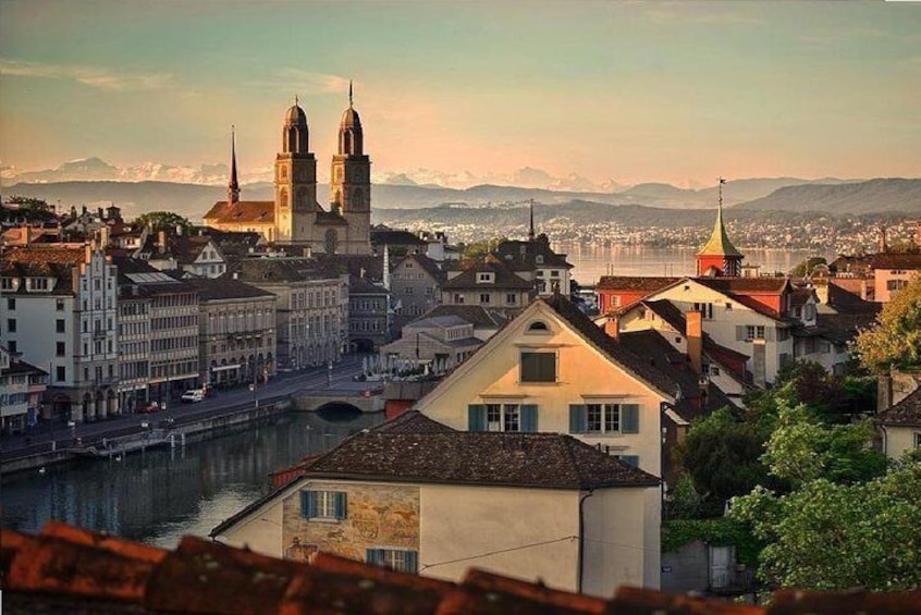 3 in 1: Zurich Walking Tour - Cruise on the Lake - Cable Car Ride to Felsenegg