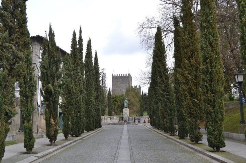 Braga and Guimarães Tour with Lunch from Porto