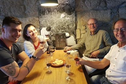 3-stündige Verkostungstour zu Port- und Douro-Weinen mit 10 Verkostungen