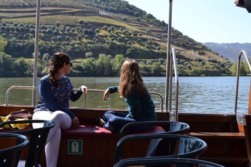 Enjoy the views in a 1 hour river cruise