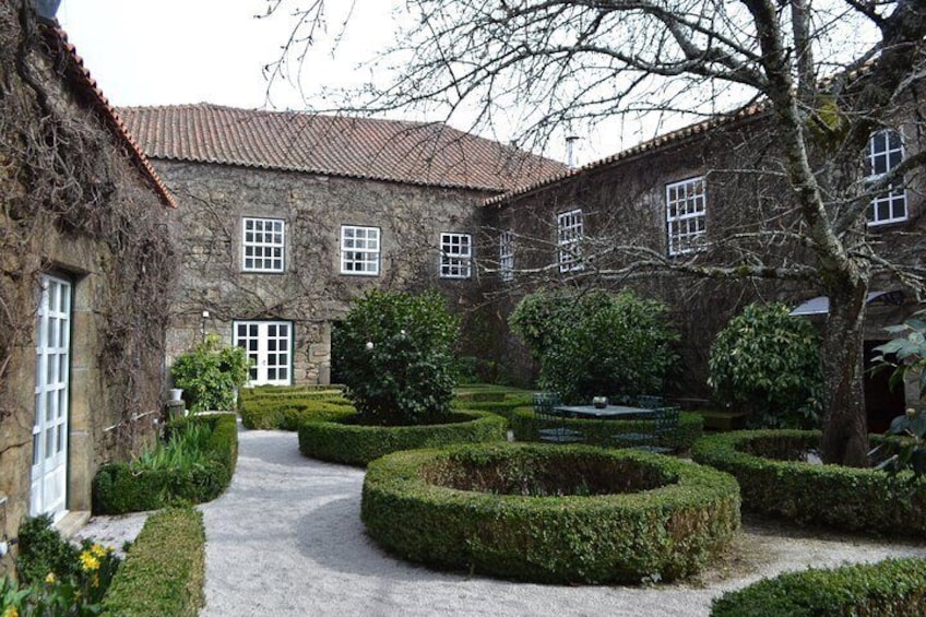 Douro Valley Tour with Visit to two Vineyards, River Cruise and Lunch at Winery