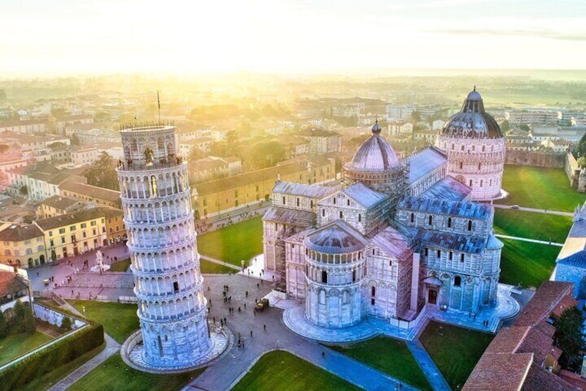 Private Pisa and Lucca Wine Tour from Florence