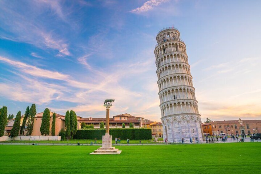 Private Pisa and Lucca Wine Tour from Florence