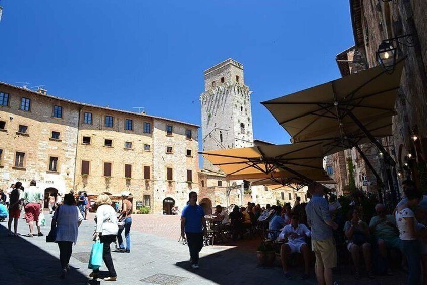 Piazza della Cisterna -San Gimignano