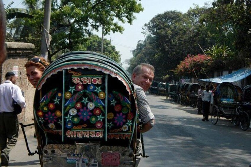 Explore Dhaka City in a Local Way !!