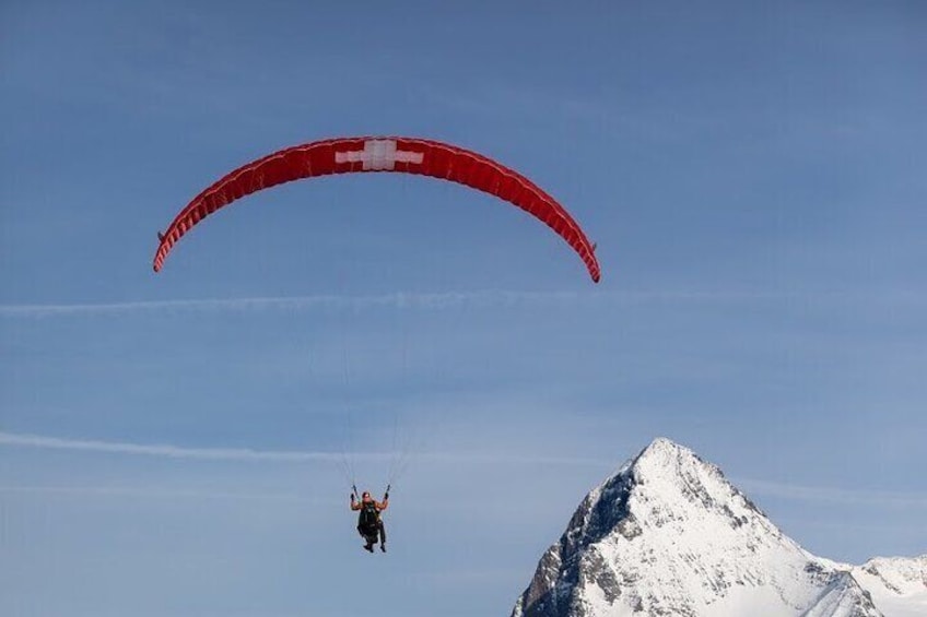 Soar like a bird all year round (yes, that’s the Eiger!)