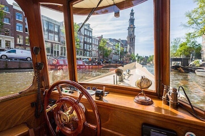 Amsterdam Classic Saloon Boat Cruise with Drinks and Cheese