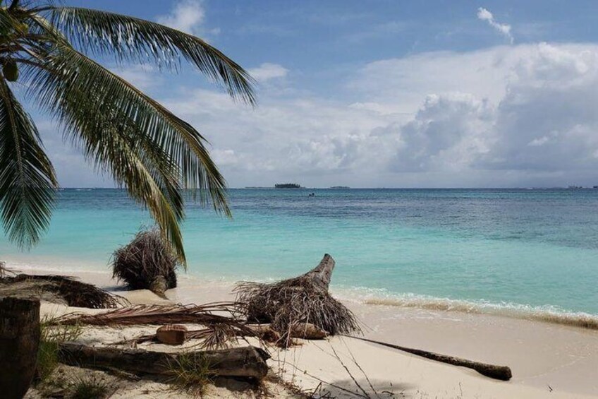 Stay in Perro Chico Island - San Blas Guna Ayala