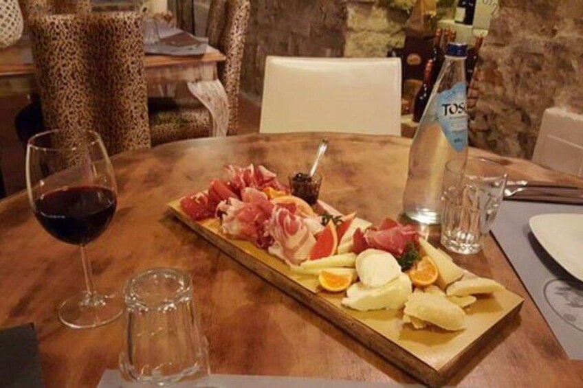 Parmigiano Reggiano cheese factory Tour and Tasting for small groups