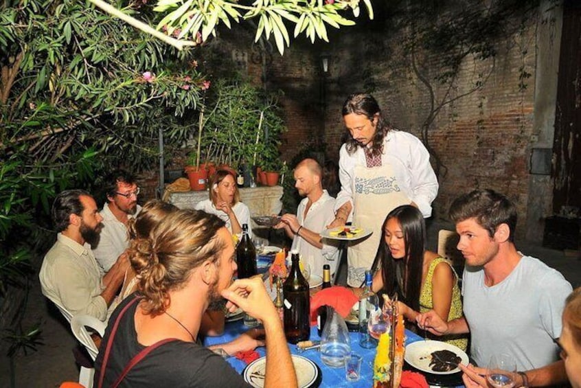 A seafood feast with a Venetian sailor for private groups