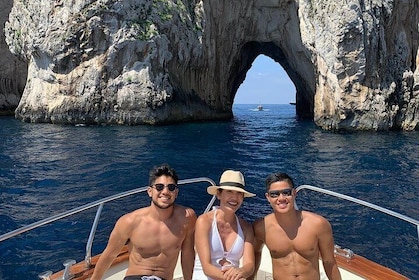 Capri liten gruppe båttur med Blue Grotto Stop