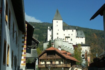 Lake Millstatt & Medieval Towns: Private Tour with Scenic Stops