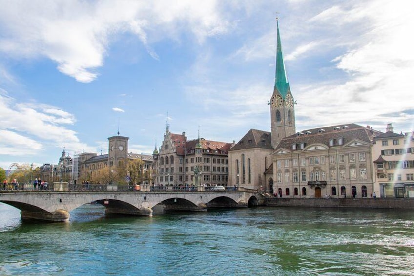 Zurich: Chocolate Tasting and Walking Tour with a Local