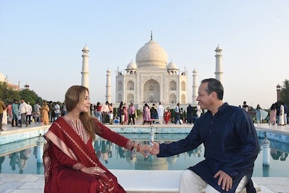 All-inclusive Day Trip to Taj Mahal, Agra Fort and Baby Taj from Delhi by C...