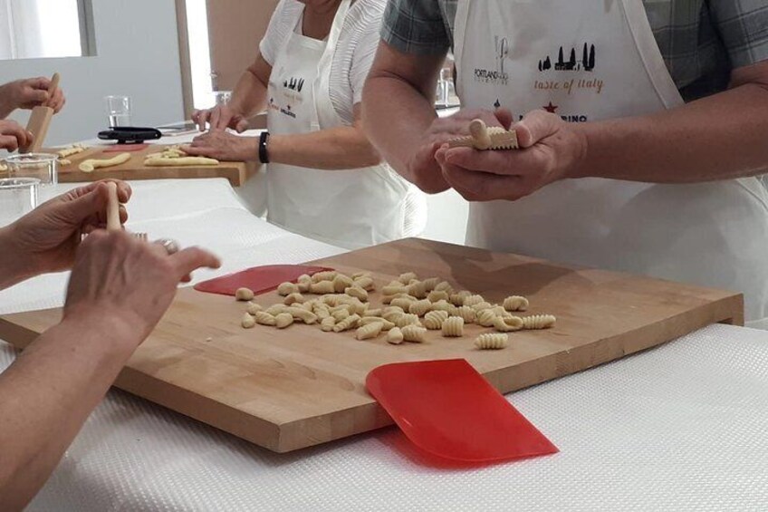 Homemade Pasta Cooking Class and Lunch in Taormina