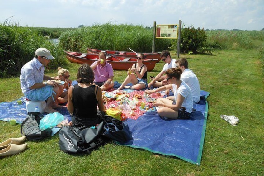 Guided Canoe Adventure with Picnic Lunch in Waterland from Amsterdam