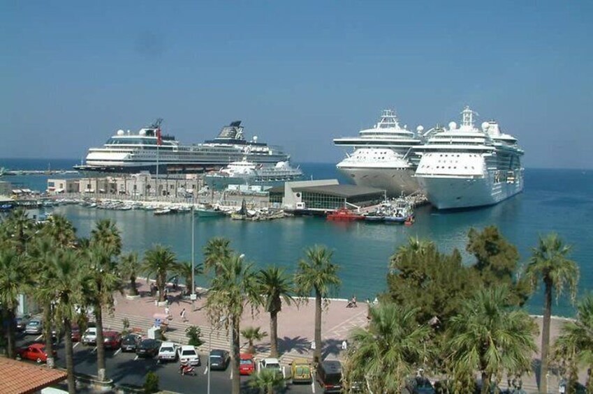 Kusadasi cruise port