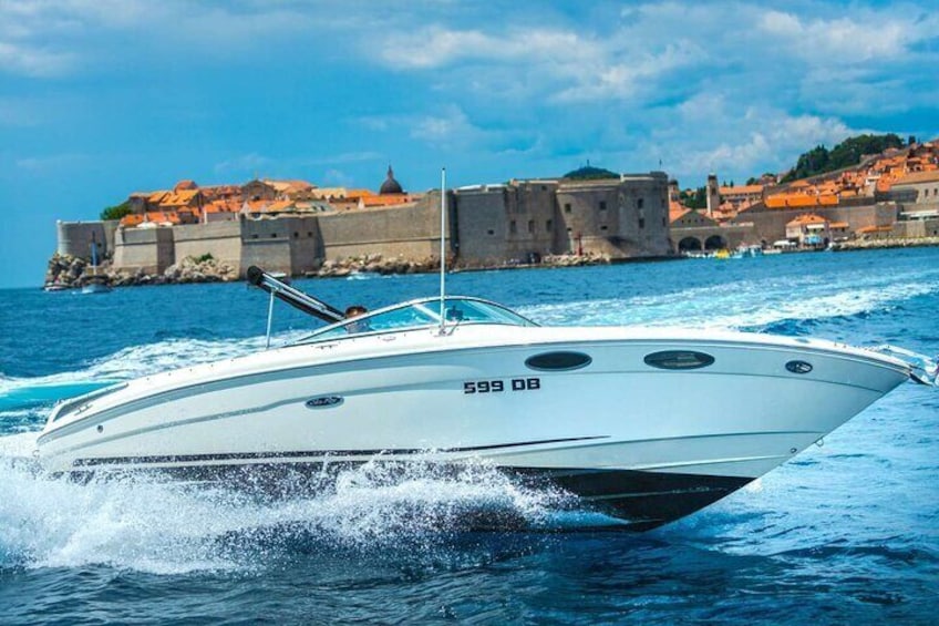 Option description: High class speedboat - Sea Ray - every grandma knows about SeaRay boats. Ideally for couples, friends or group up to 4 adults