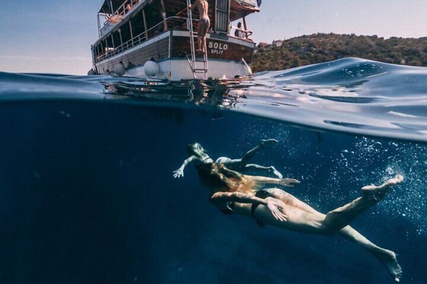 Snorkeling in Nečujam