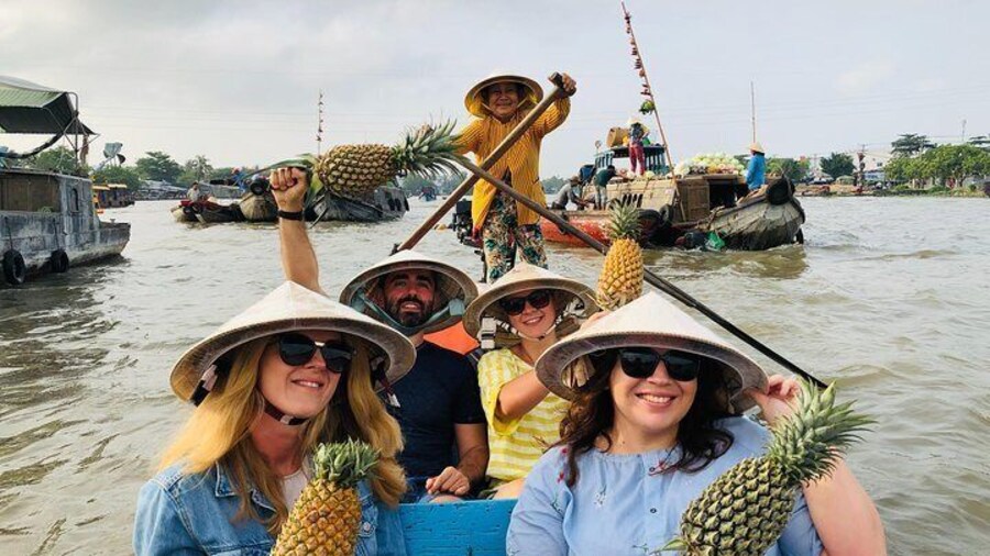 The hidden Fabulous Floating Market and Small Canal